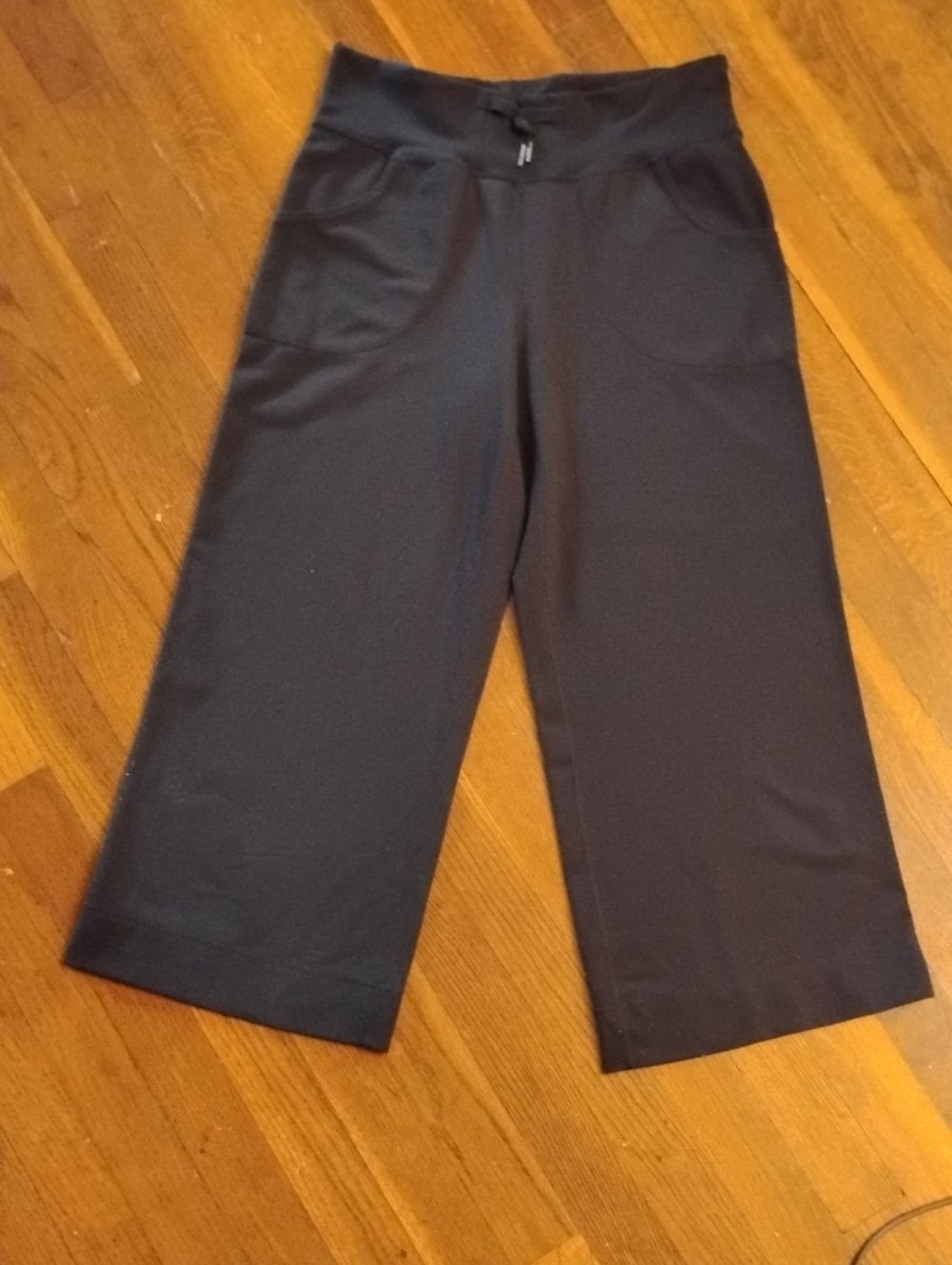 - Lululemon women's Casual pants.